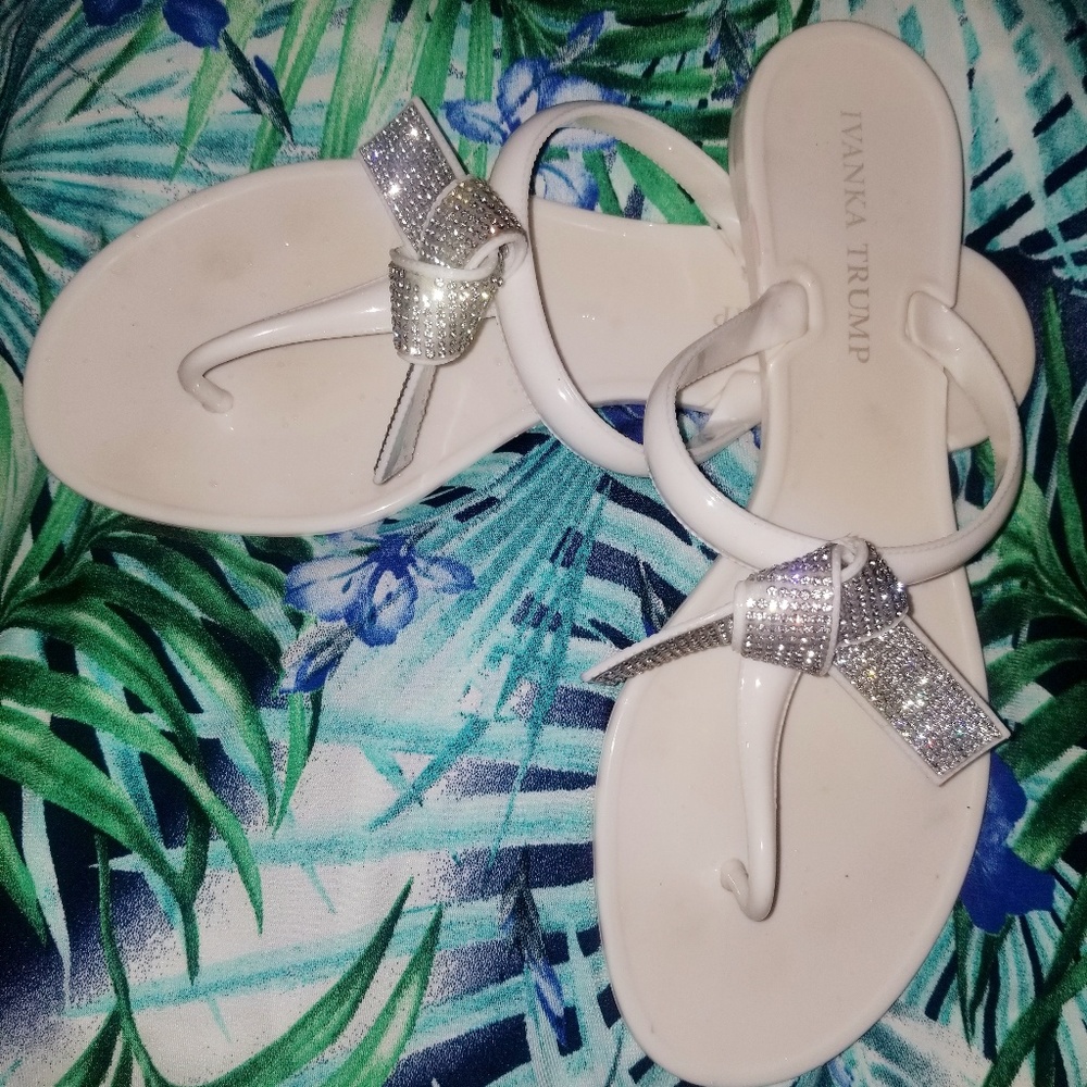 thongs / sandles